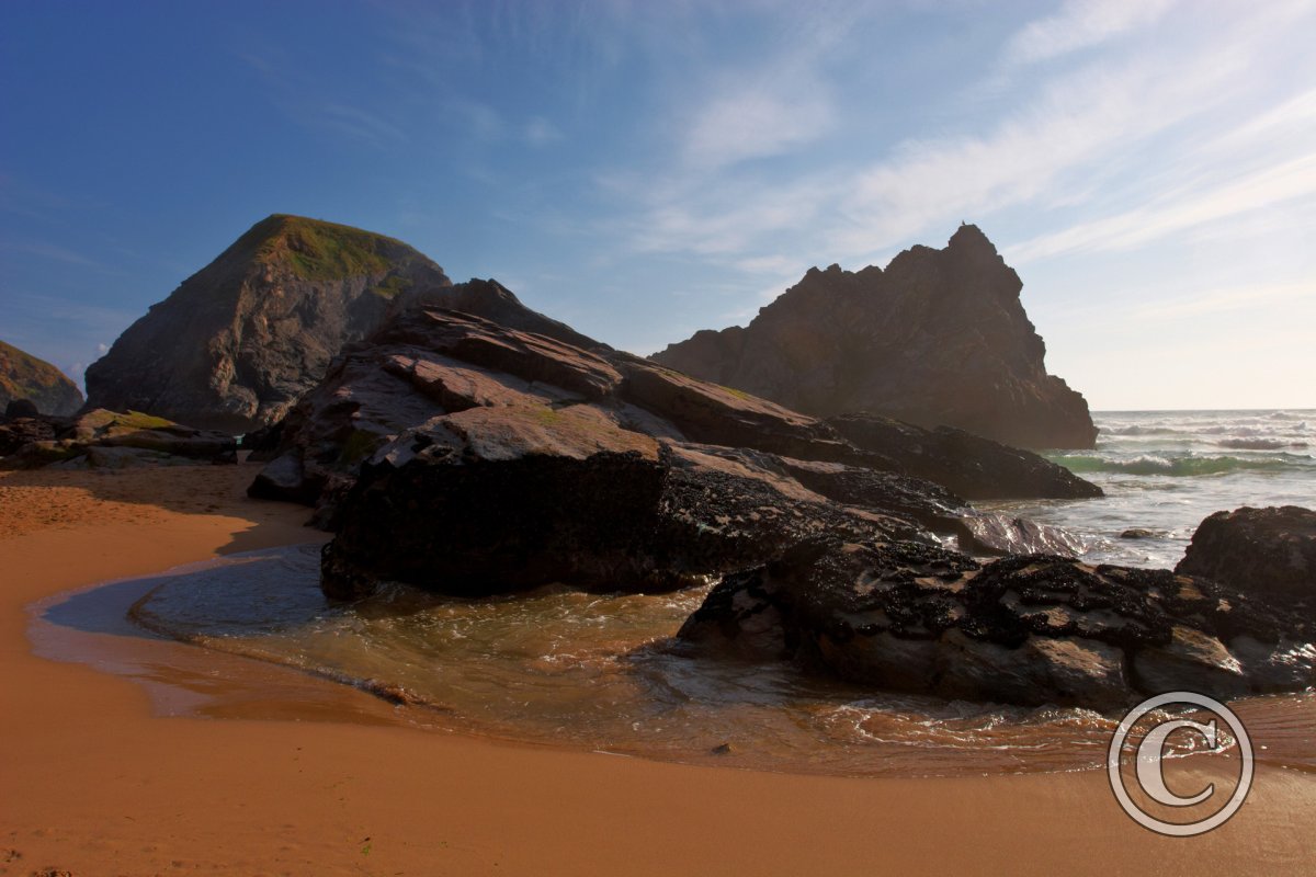 Rock formations in the wet sand at Bedruthan Steps | Bedruthan Steps ...