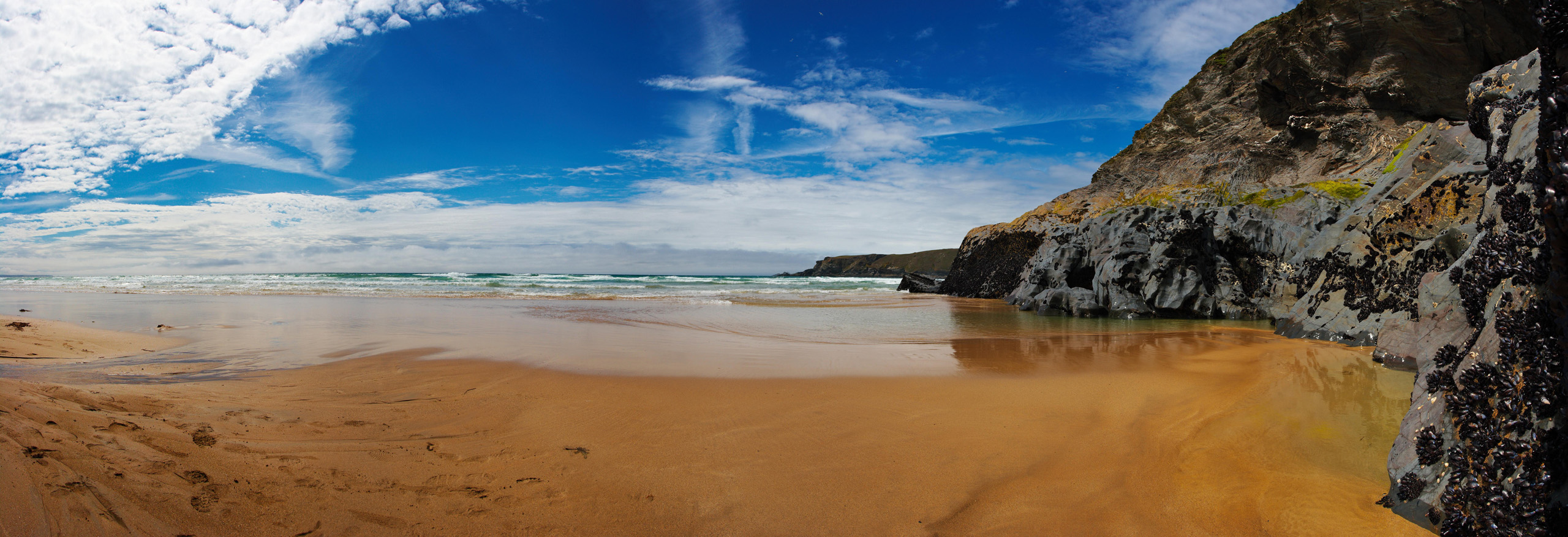 Bedruthan Steps Beach Panorama